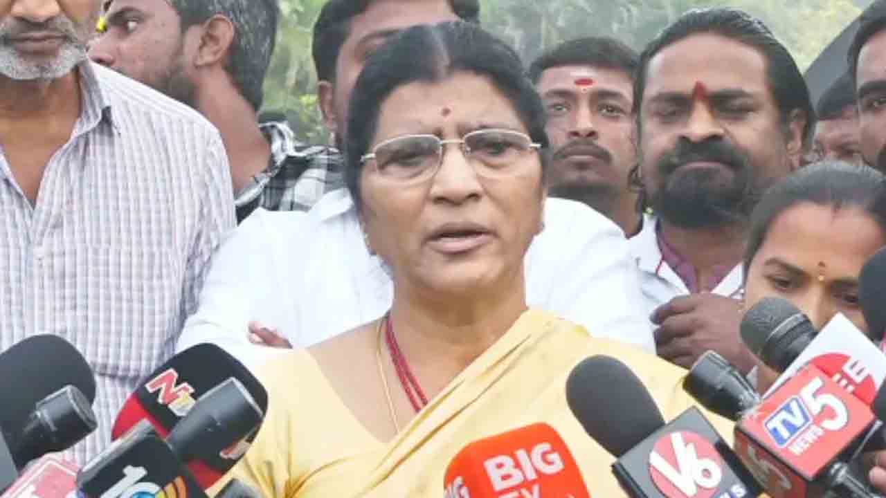 Lakshmi Parvathi | 30 ఏళ్లుగా ఈ దుర్మార్గులు నన్ను వేధిస్తున్నారు: లక్ష్మీ పార్వతి