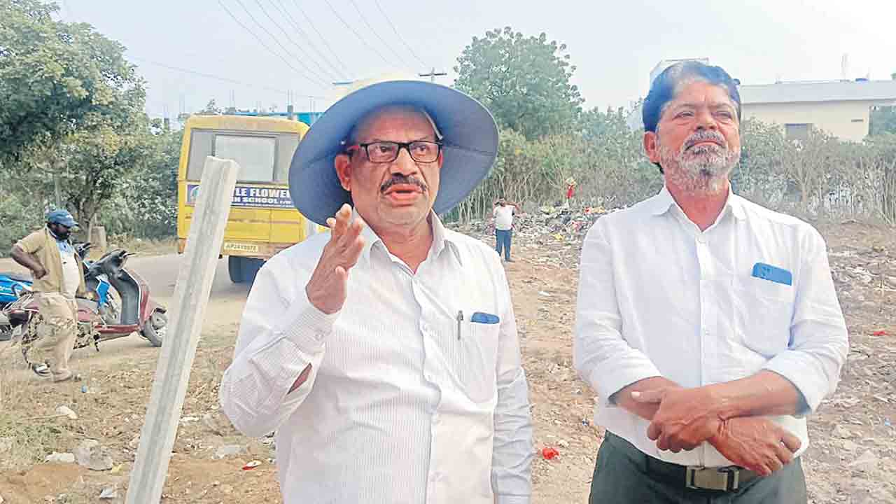 నకిలీ డాక్యుమెంట్‌తో ప్రభుత్వ విప్‌ దౌర్జన్యం!