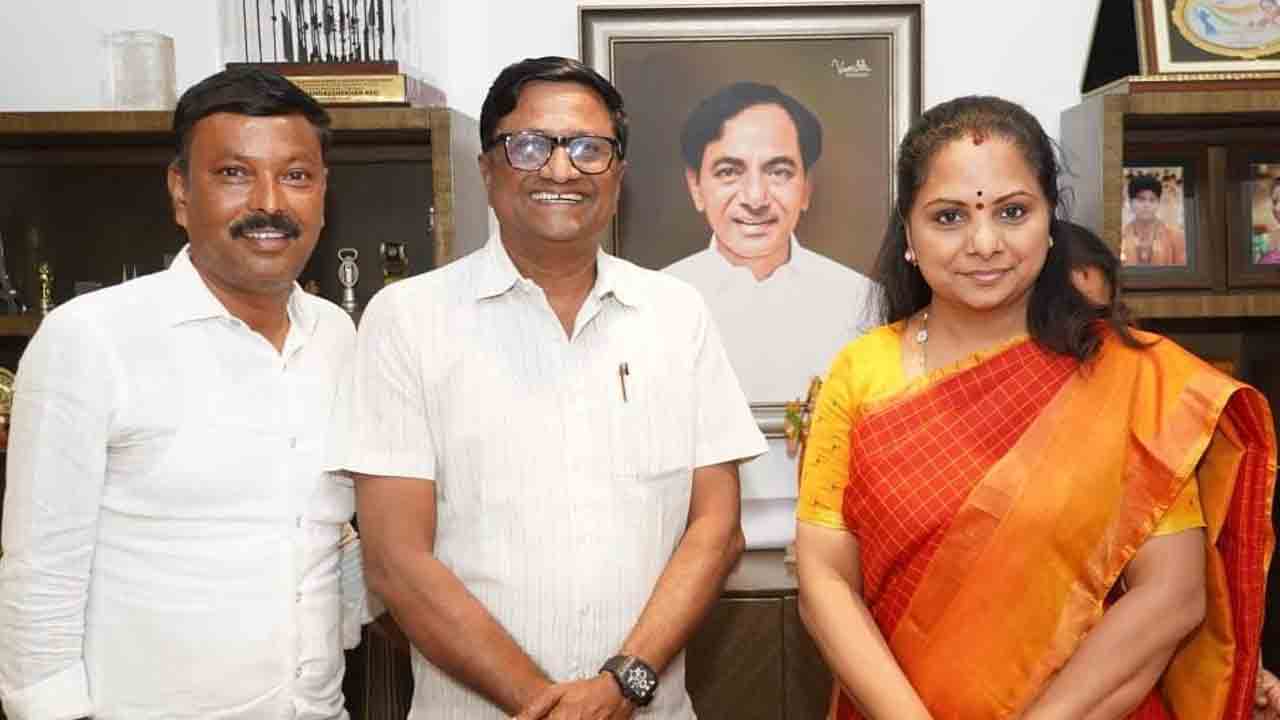 విగ్రహప్రతిష్ఠాపనకు ఎమ్మెల్సీ కవితకు ఆహ్వానం