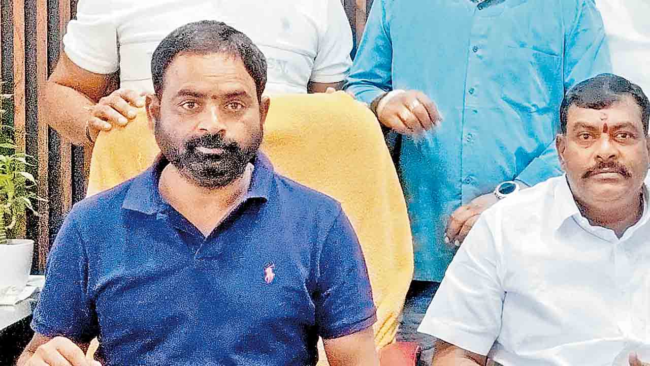 కాంగ్రెస్‌ కార్యకర్తలకే పథకాలు