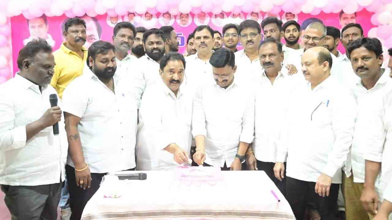 కేసీఆర్ దీవెనలతో సేవలందిస్తున్నా..