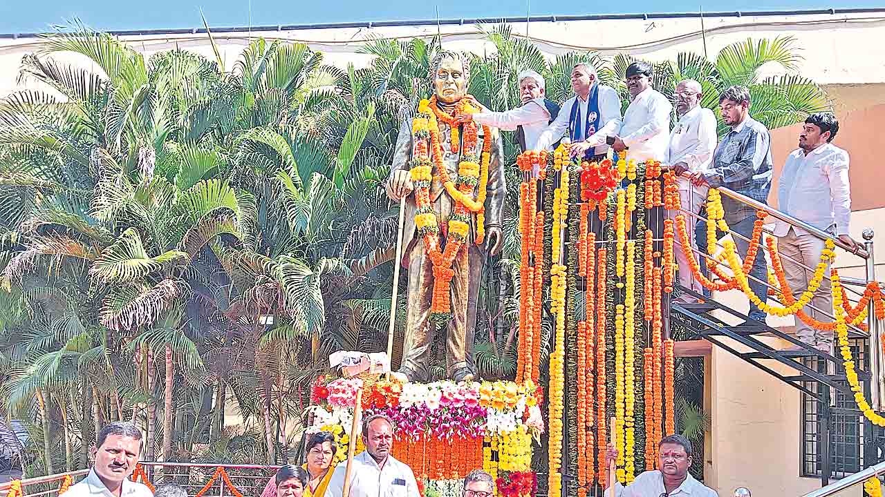 దివ్యాంగులను మోసం చేసిన రేవంత్‌