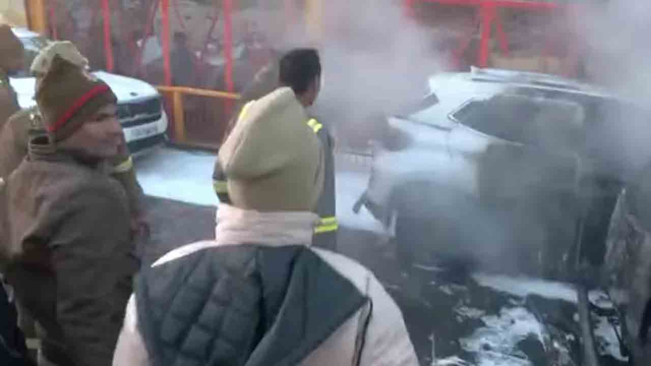 Mahakumbh mela | మహా కుంభమేళాలో మరోసారి అగ్నిప్రమాదం.. కార్లు దగ్ధం