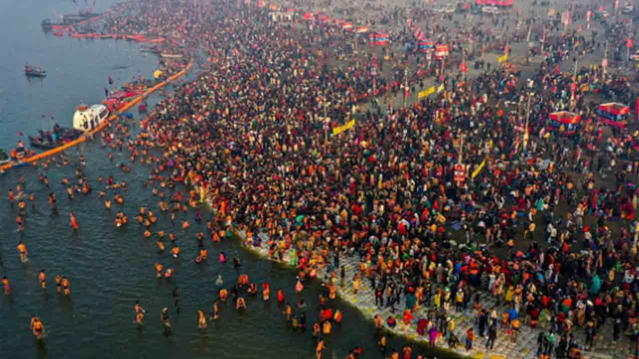 Maha Kumbh | ప్రయాగ్‌రాజ్‌లో కొనసాగుతున్న ‘మహా’రద్దీ.. 37 రోజుల్లో 55 కోట్ల మంది పుణ్యస్నానాలు