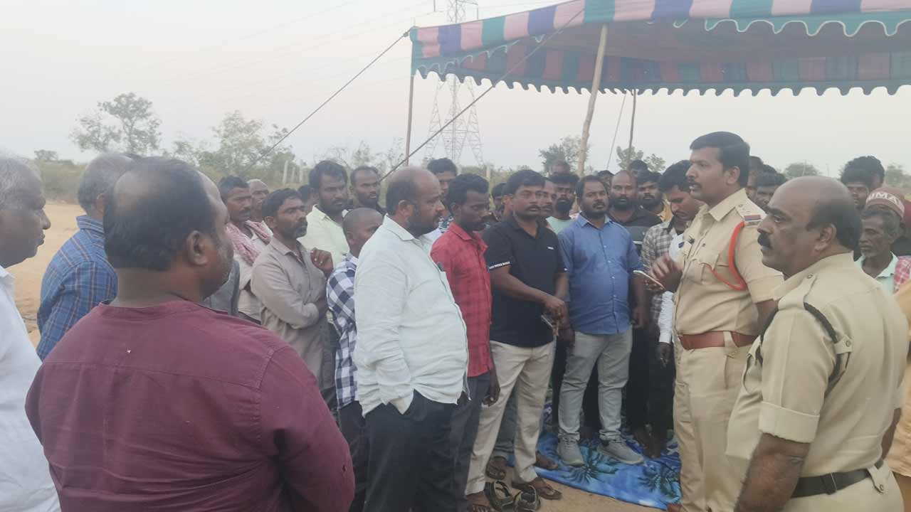 కోళ్ల పరిశ్రమను తొలగించాలి