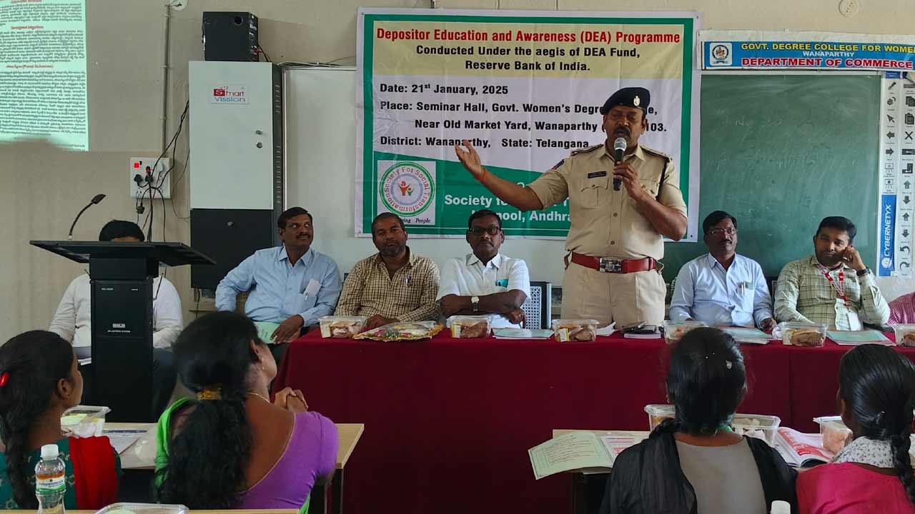 ధనియాప్‌తో రూ.4కోట్ల మోసం