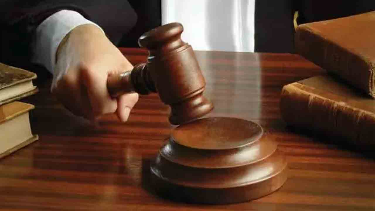 cop mistakes judge as thief | జడ్జిని దొంగగా పేర్కొన్న పోలీస్ అధికారి‌.. అడ్రస్‌లో   కనిపించలేదంటూ కోర్టుకు రిపోర్ట్‌