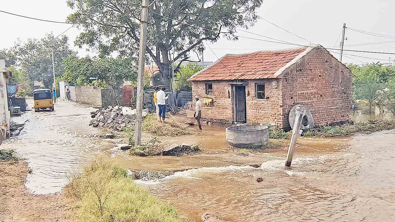 మన్నెంపల్లి కెనాల్‌కు మళ్లీ గండి