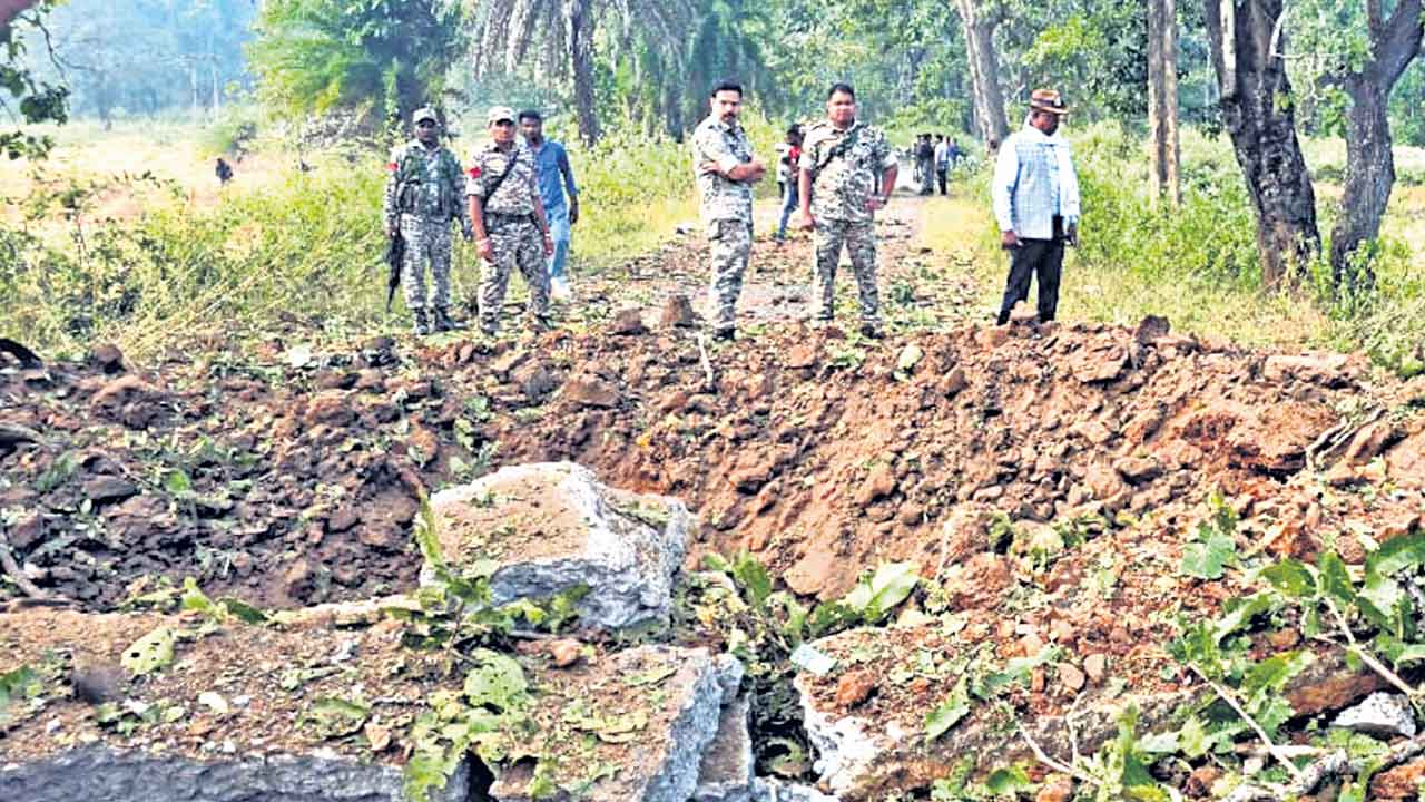 Maoists, Security Vehicle, 
