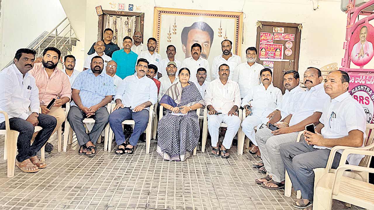 హామీల అమలు చేతకాక అక్రమ కేసులు