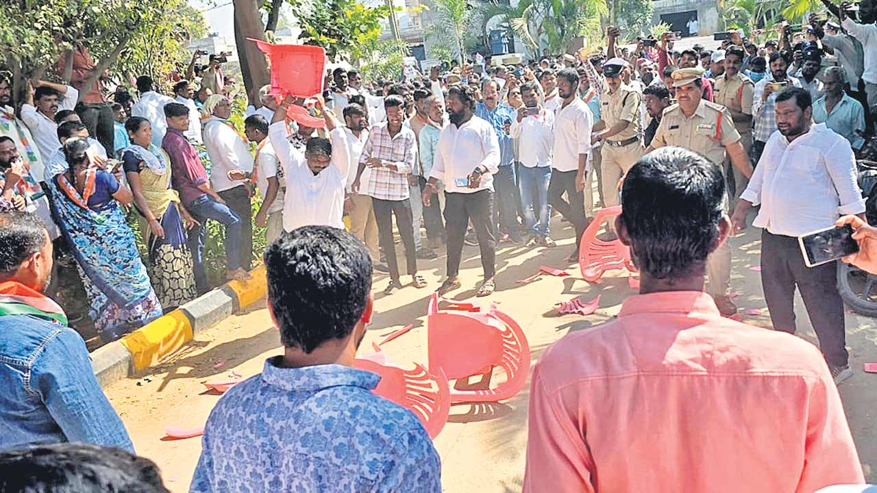 పటాన్‌చెరు కాంగ్రెస్‌లో కయ్యం