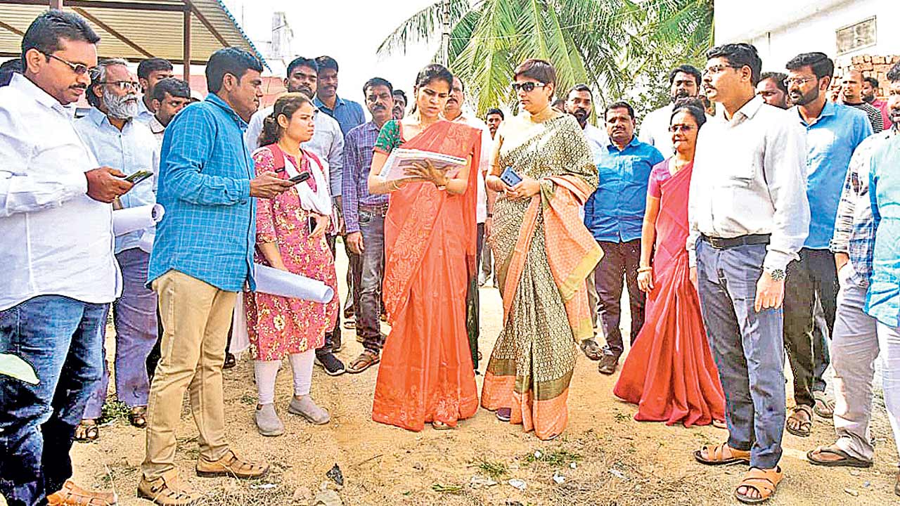 కొందరికే ఆత్మీయ భరోసా!