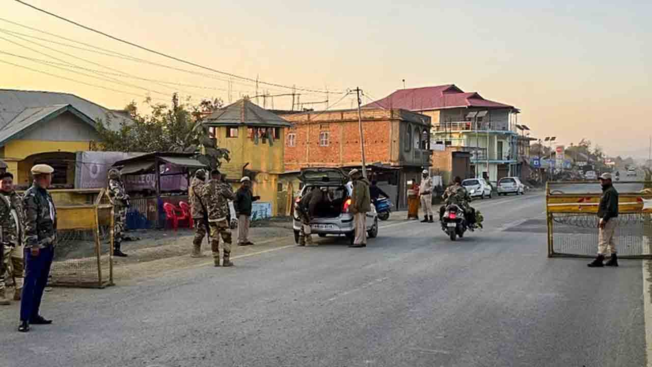 మణిపూర్‌ ఎస్పీ కార్యాలయంపై మూక దాడి