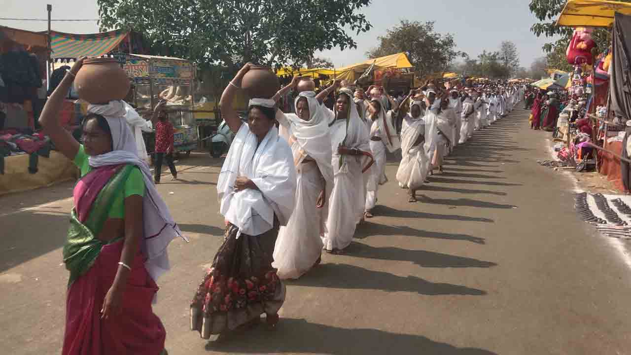 Nagoba Jatara | నాగోబ జాతరకు పోటెత్తిన జనం