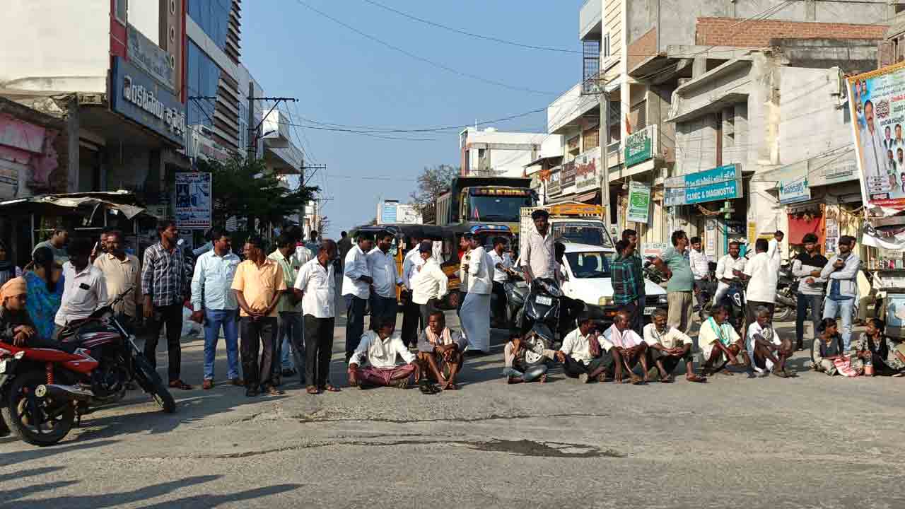 డెడ్‌బాడీ కోసం దవాఖాన ఎదుట ధర్నా