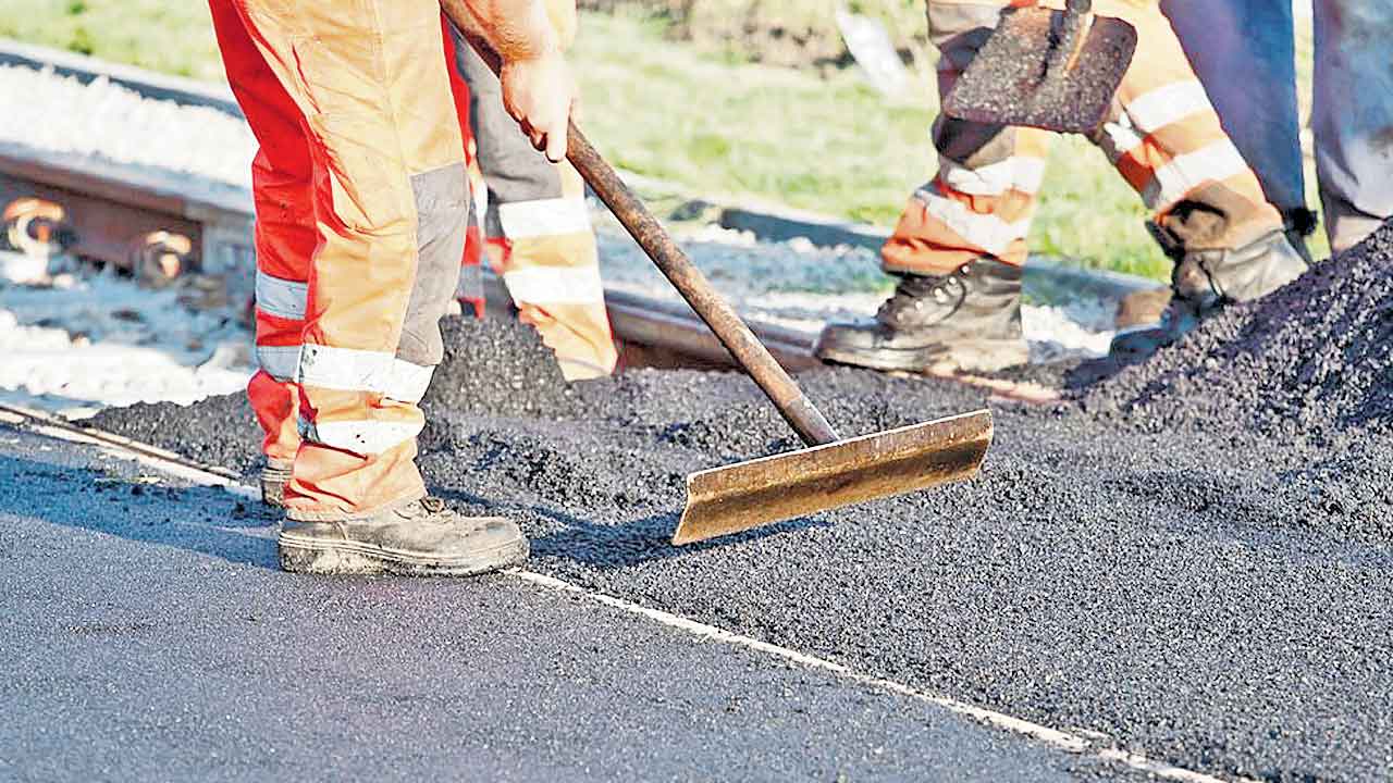 National Highways | పూర్తికాని భూసేకరణ.. నత్తనడకన హైవేల నిర్మాణం