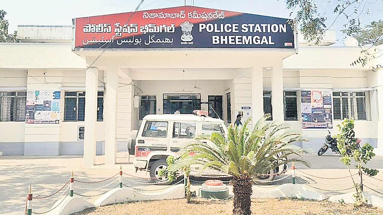 సెటిల్మెంట్లకు అడ్డా.. భీమ్గల్ ఠాణా!