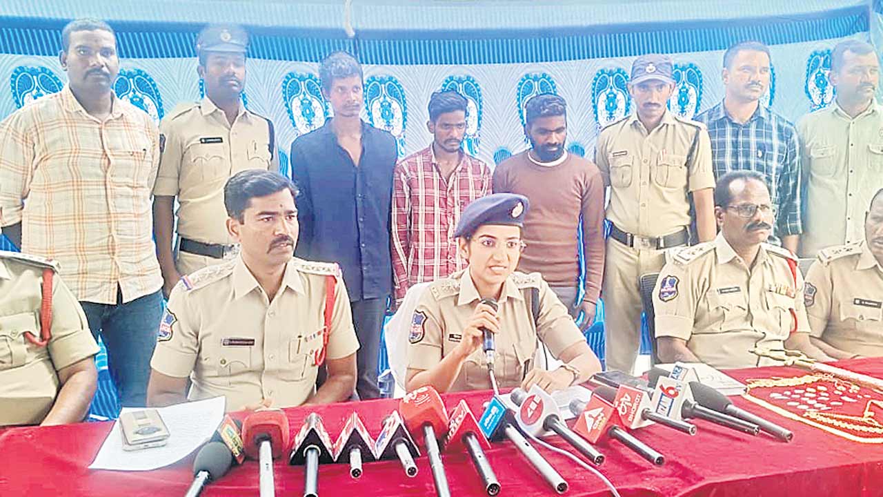 ముగ్గురు అంతర్‌జిల్లా దొంగల అరెస్టు