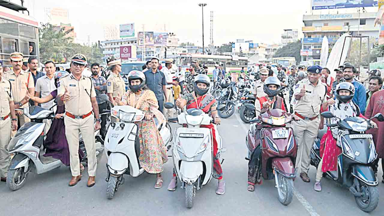 ‘హెల్మెట్‌ భారం కాదు-భద్రత’