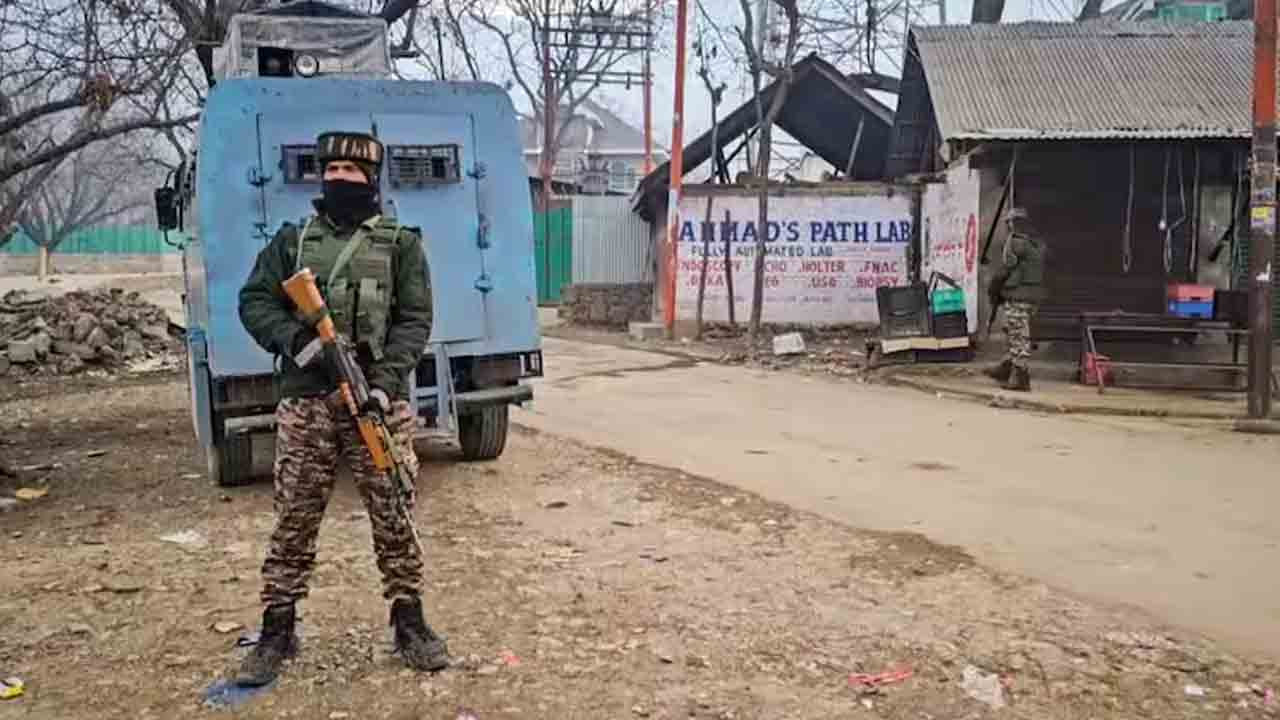 Infiltration | దేశంలోకి చొరబడేందుకు యత్నించిన ఇద్దరు టెర్రరిస్టులు.. మట్టుబెట్టిన సైన్యం