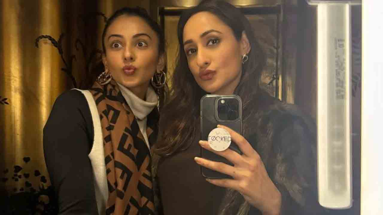 Pragya Jaiswal | ట్రిప్‌కు రకుల్‌ ప్రీత్‌ సింగ్, ప్రగ్యా జైశ్వాల్ బైబై.. ఎక్కడికెళ్లారో తెలుసా..?