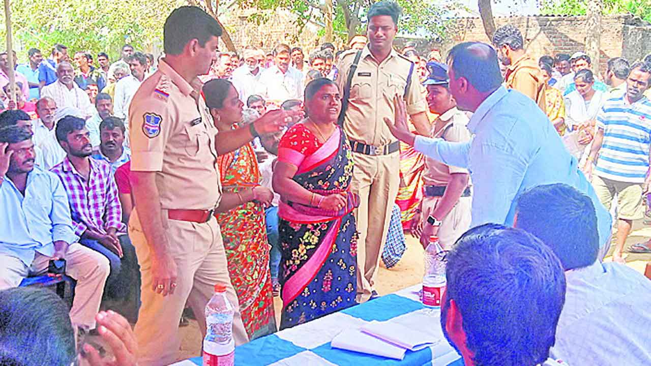 జనాగ్రహం.. రెండో రోజూ గ్రామసభల్లో నిరసనల హోరు