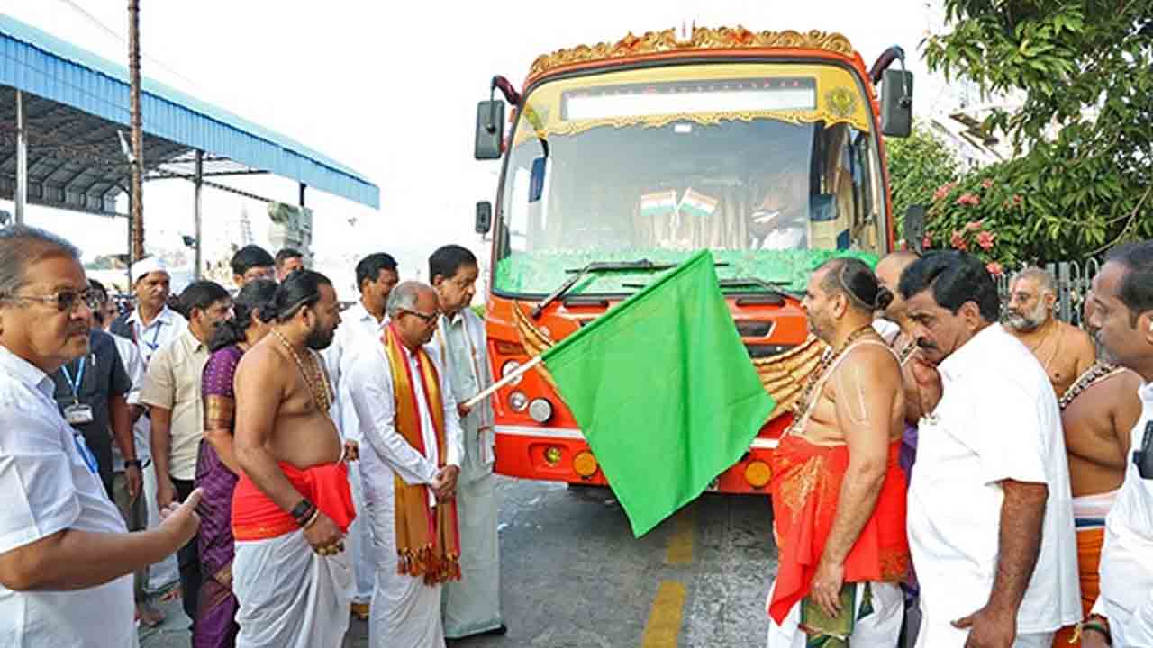 Maha Kumbha Mela | తిరుమల నుంచి మహా కుంభ మేళాకు బయలుదేరిన శ్రీవారి కళ్యాణ రథం