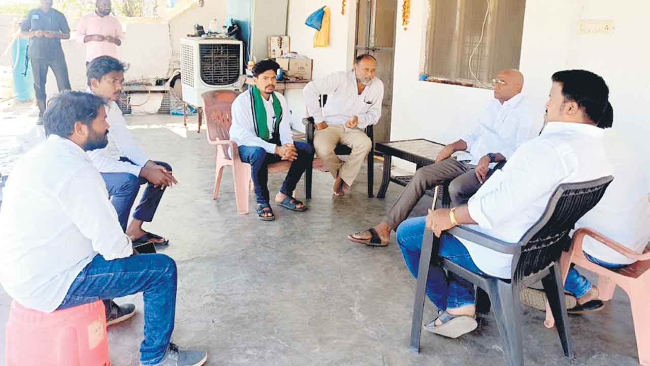 విద్యార్థికి ఆర్‌ఎస్పీ పరామర్శ