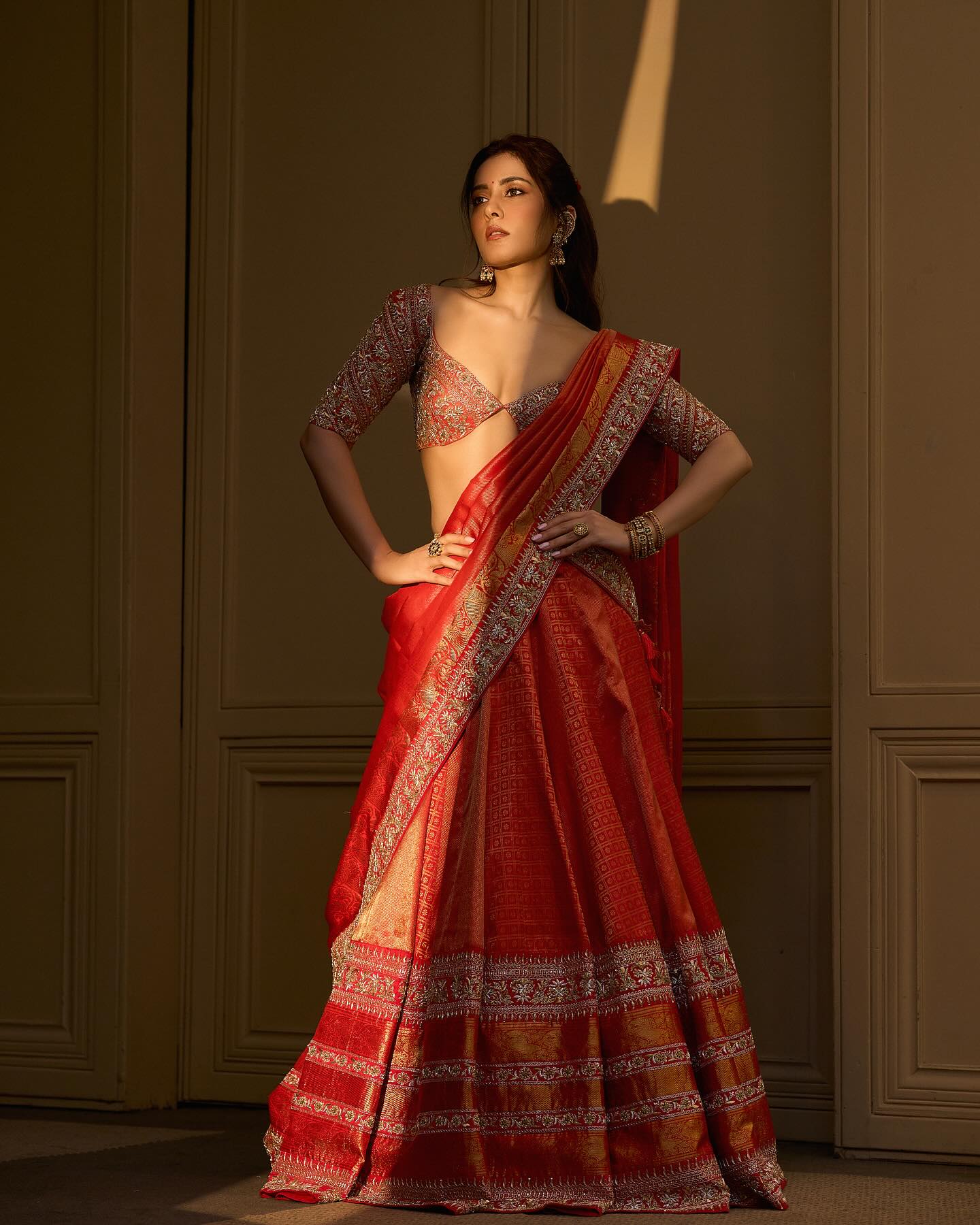 Raashii Khanna (18)