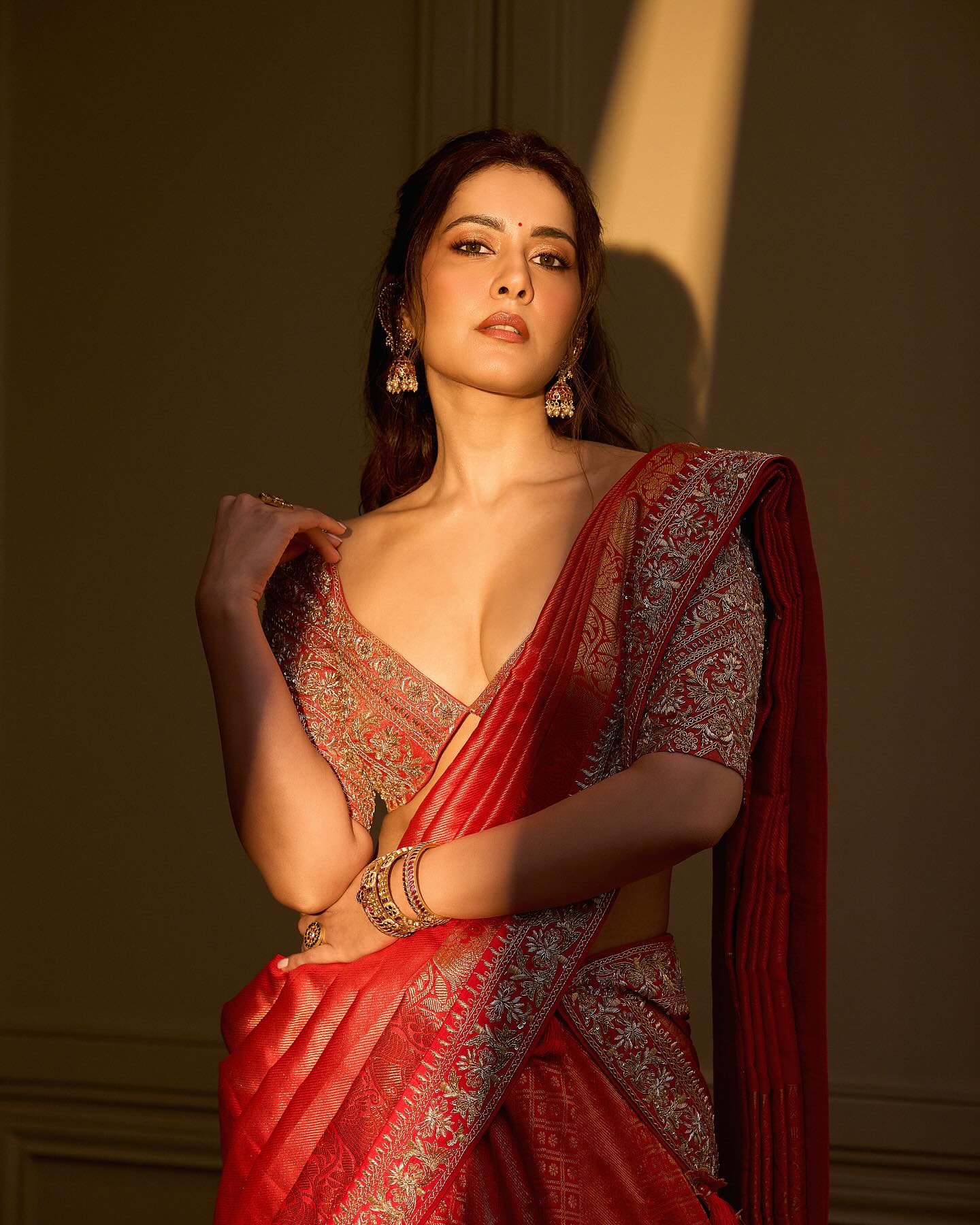 Raashii Khanna (20)