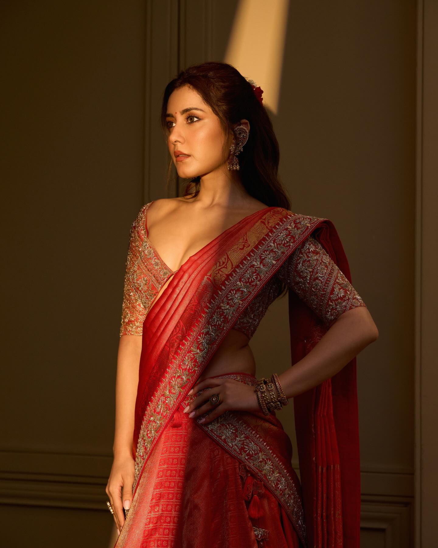 Raashii Khanna (23)