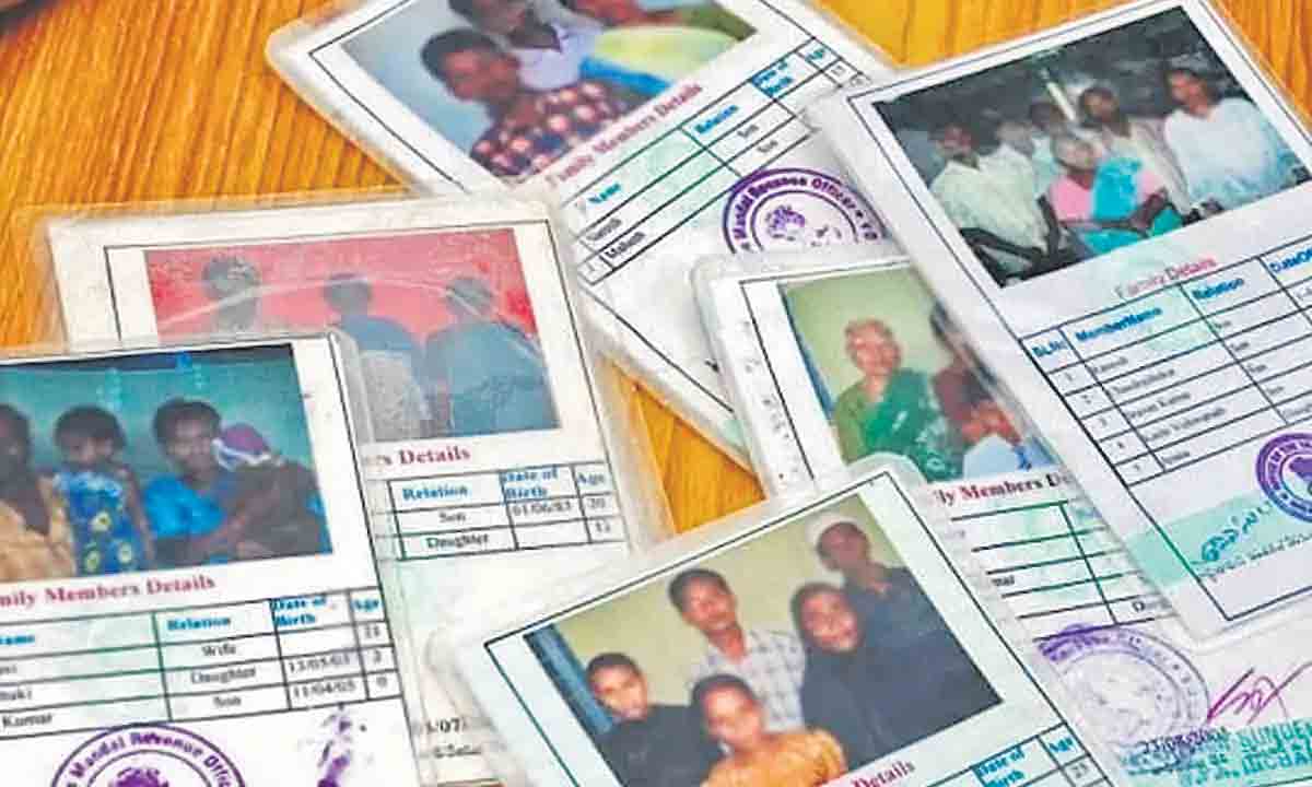 రేషన్‌ కోసం లక్షలకు పైగా దరఖాస్తులు