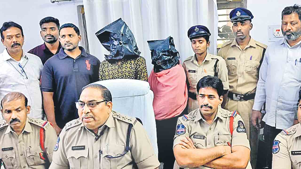 అదును చూసి చోరీ