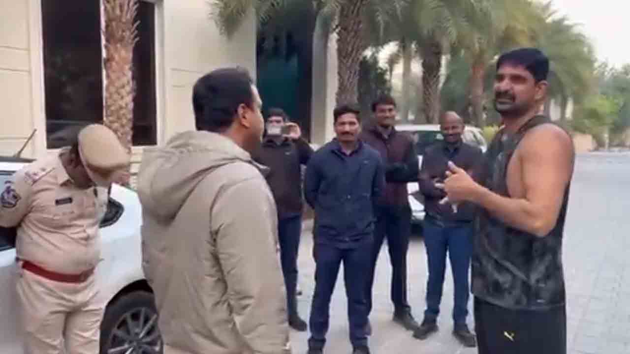 MLA Padi Kaushik Reddy | ఎమ్మెల్యే పాడి కౌశిక్‌ రెడ్డి హౌస్‌ అరెస్ట్‌.. పోలీసుల అదుపులో వందలాది మంది బీఆర్‌ఎస్వీ నేతలు