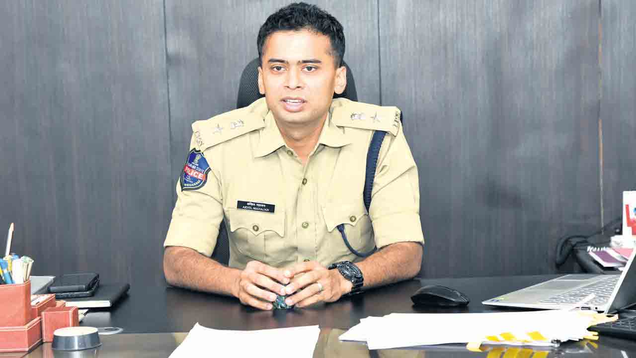 నకిలీ సర్టిఫికెట్ల తయారీ ముఠా అరెస్టు