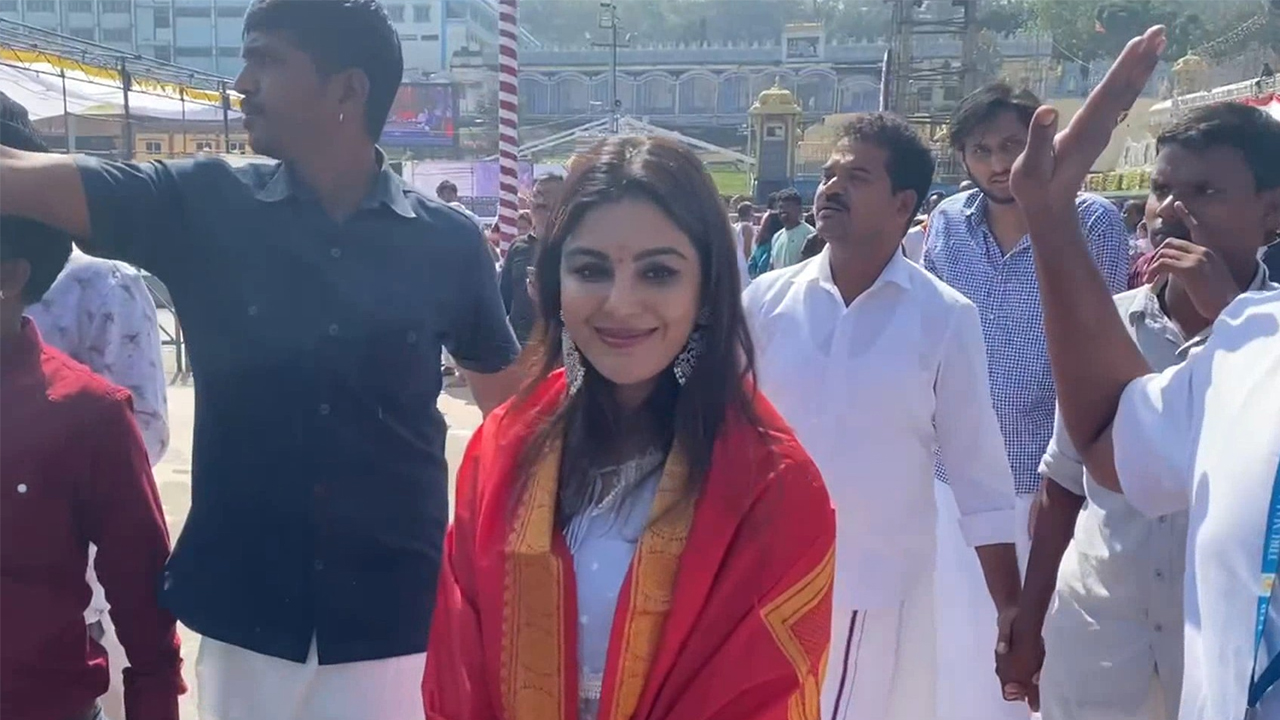 Actress Samyuktha | తిరుమల వెంకన్నను దర్శించుకున్న హీరోయిన్‌ సంయుక్త