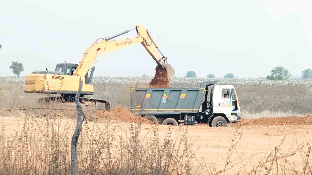 అభివృద్ధి పేరిట అక్రమ రవాణా