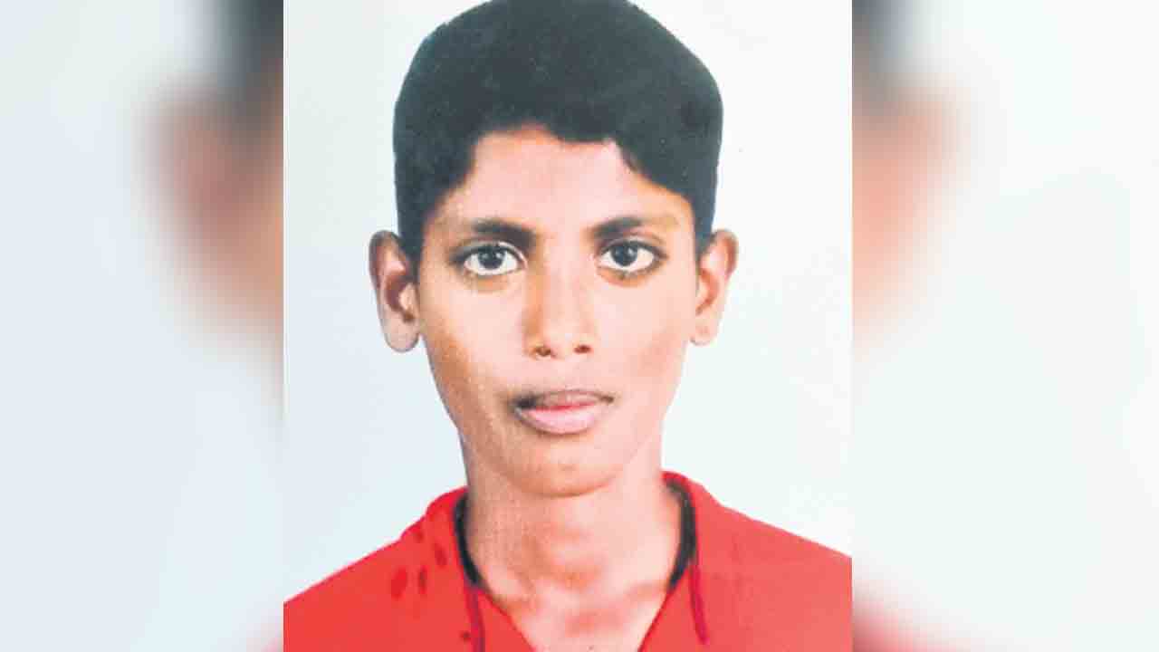 ఆశ్రమ పాఠశాల విద్యార్థి అదృశ్యం