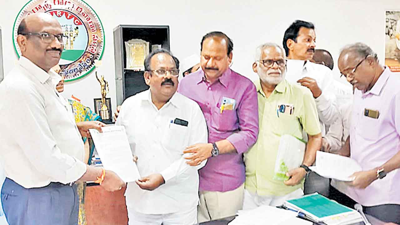 Tgsrtc Workers 3