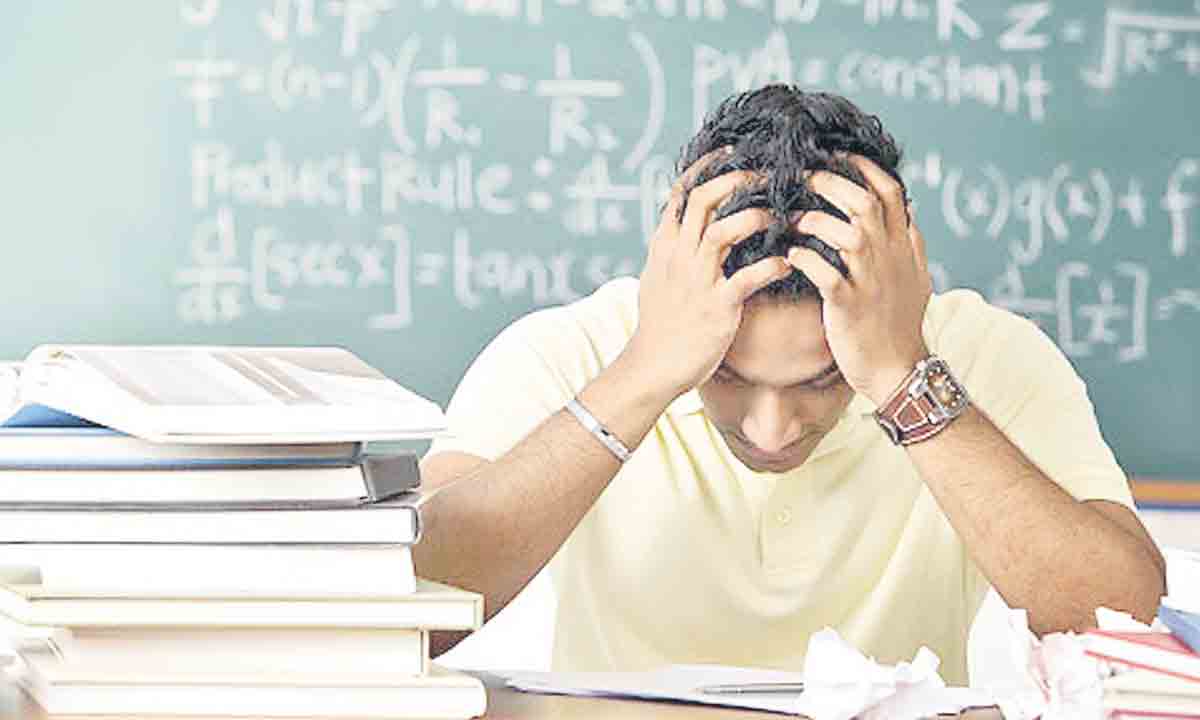 డ్యామిట్‌ కధ అడ్డం తిరుగుతోంది ?