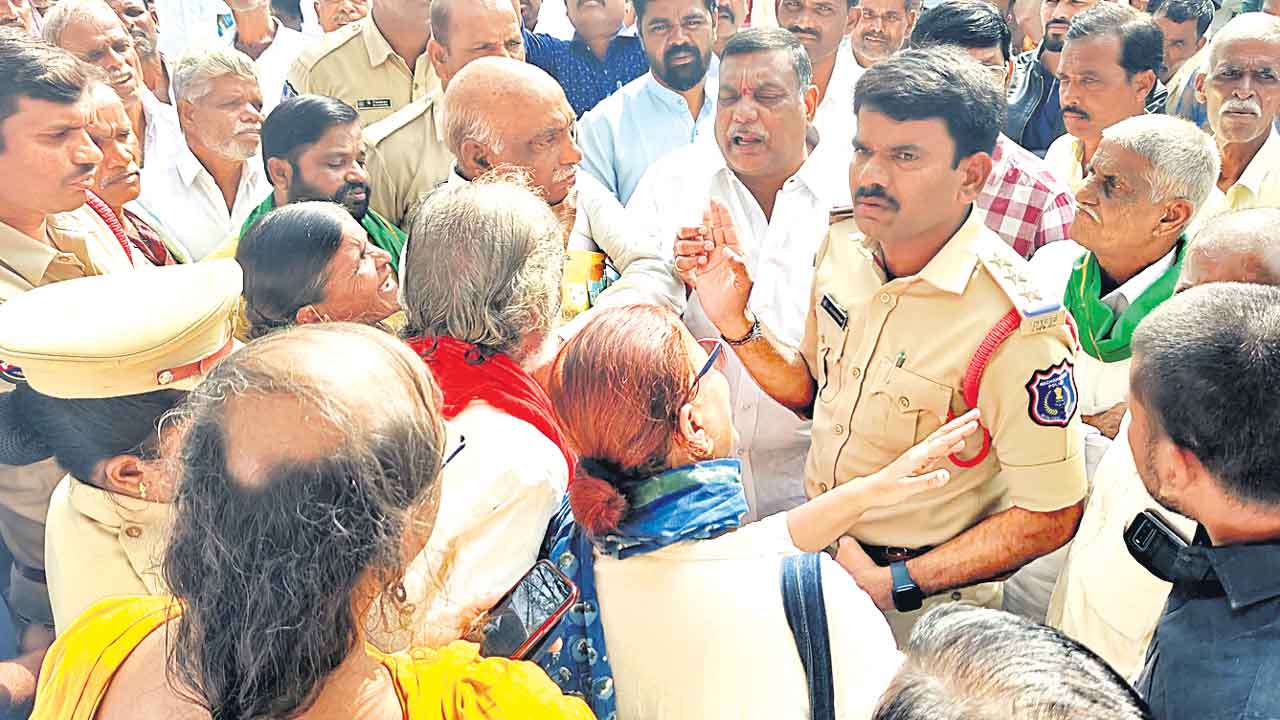 రైతు ఉద్యమాలపై పోలీసుల నిర్బంధం