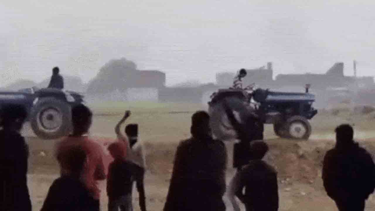 Watch: బెడిసికొట్టిన స్టంట్‌.. ట్రాక్టర్‌ బోల్తా పడి డ్రైవర్‌ మృతి, వీడియో వైరల్‌