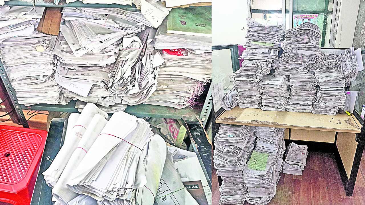 పక్కకు పడేశారు..!