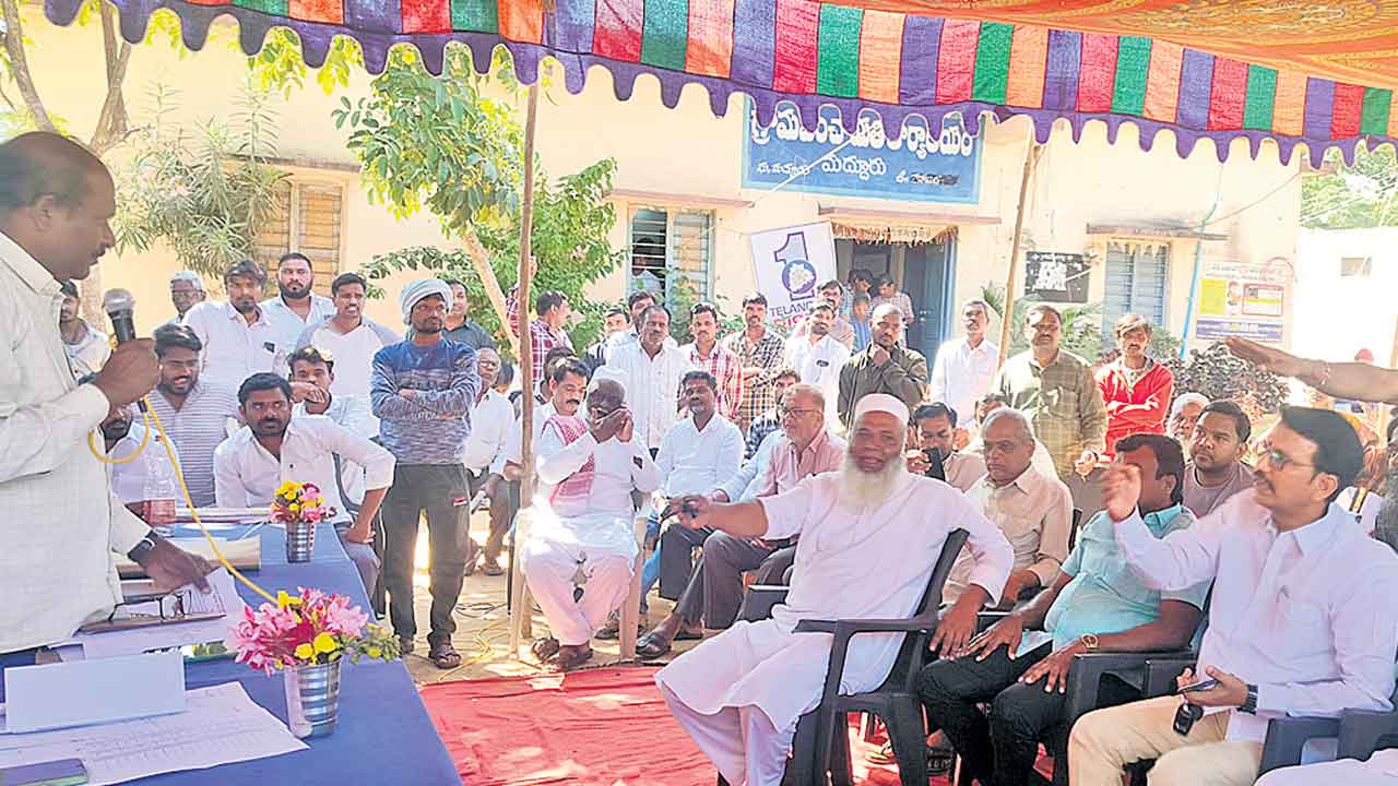 పథకాల అమలులో అమాత్యులు ఆగమాగం