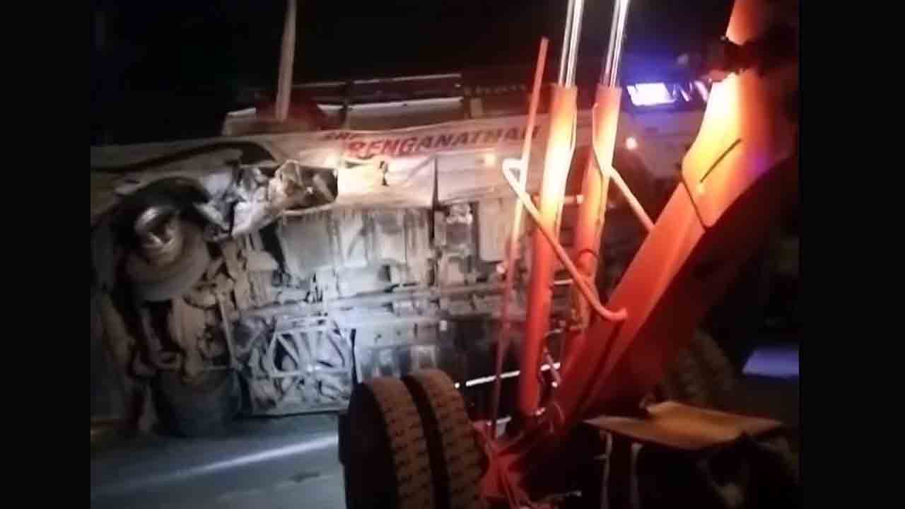 Chittoor | ఆగివున్న టిప్పర్‌ను ఢికొట్టిన ప్రైవేట్‌ బస్సు.. నలుగురు దుర్మరణం