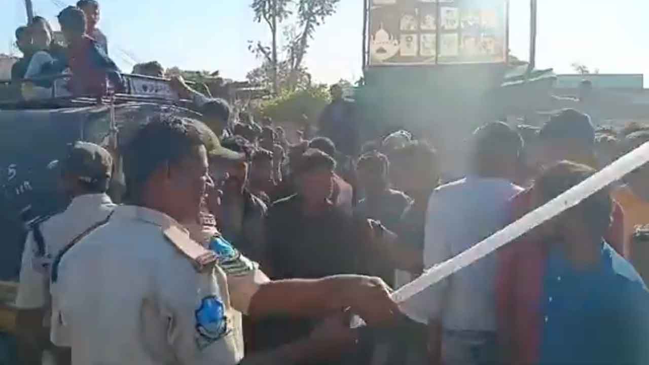 Adilabad | అటవీ శాఖ అధికారులపై గ్రామస్తుల దాడి.. కేశవపట్నంలో ఉద్రిక్తత