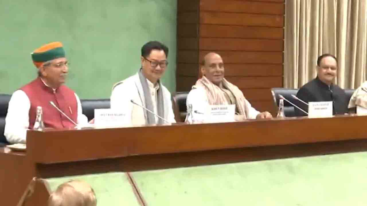 all party meeting | రేపటి నుంచి బడ్జెట్‌ సమావేశాలు‌.. ఢిల్లీలో అఖిలపక్ష సమావేశానికి హాజరైన ఎంపీలు