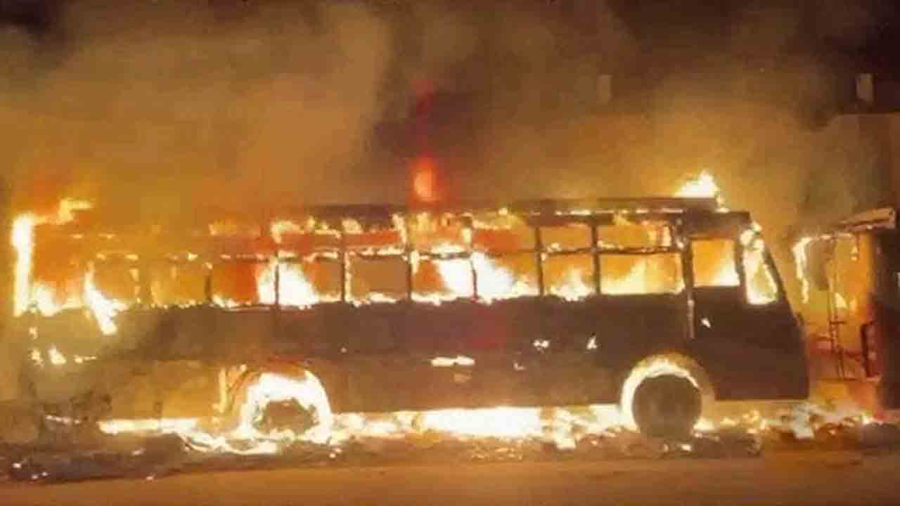 Diwakar Travels | ట్రావెల్స్‌ బస్సుల్లో మంటలు.. దగ్ధమైన జేసీ దివాకర్‌రెడ్డి బస్సు