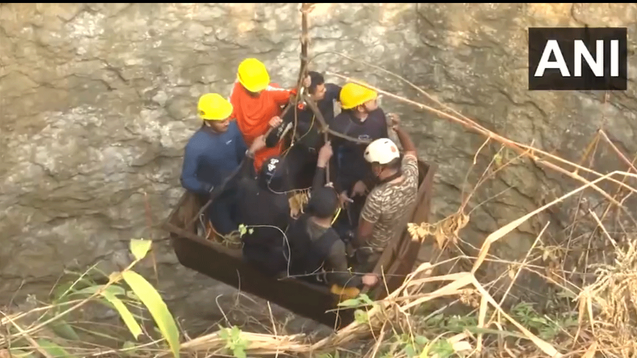 Assam Coal Mine: అస్సాం బొగ్గు గ‌నిలో చిక్కుకున్న 15 మంది కార్మికులు.. ఒక‌రి మృత‌దేహం వెలికితీత‌