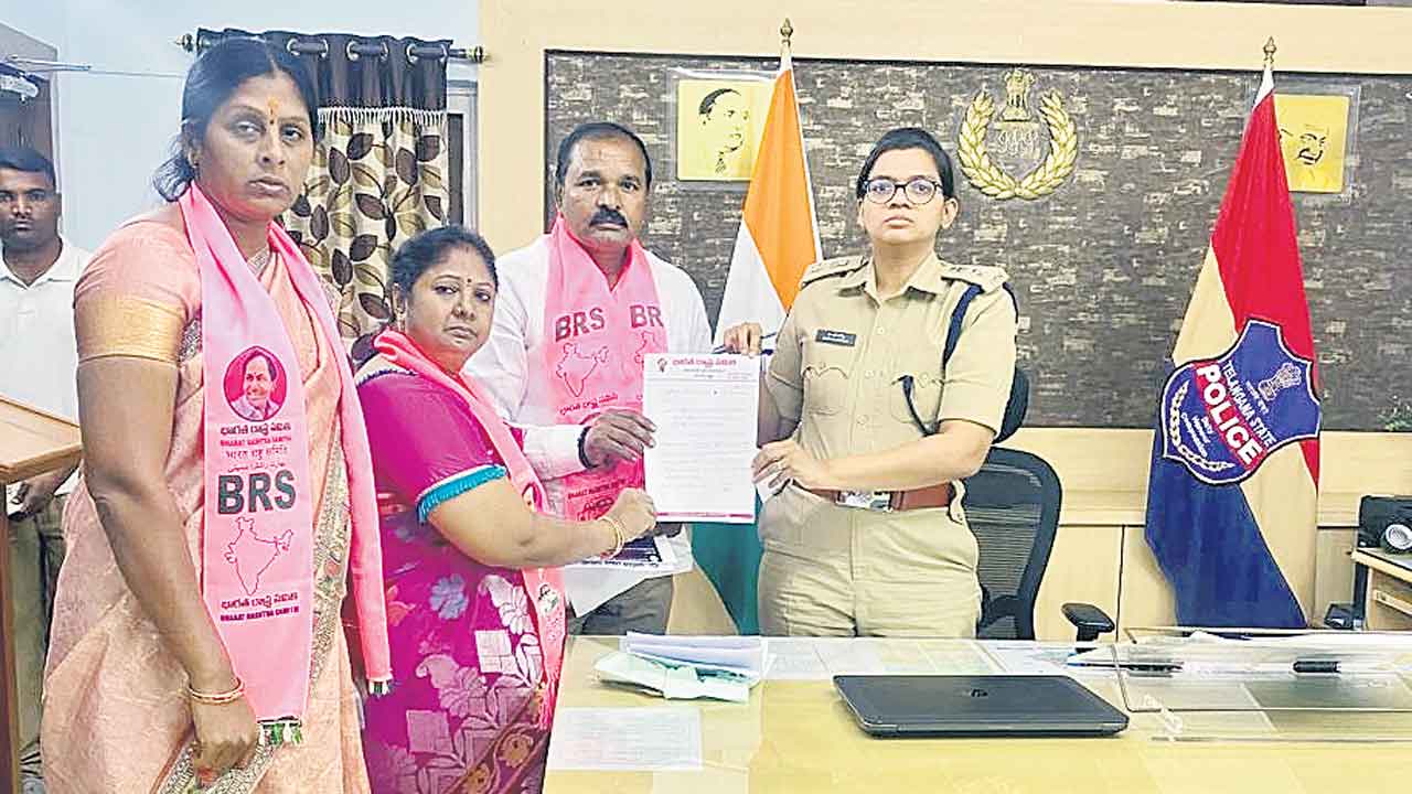 వారిపై కేసులు నమోదు చేయాలి